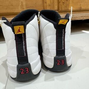 Jordan 12’s taxi [4.5Y/ 5Y]